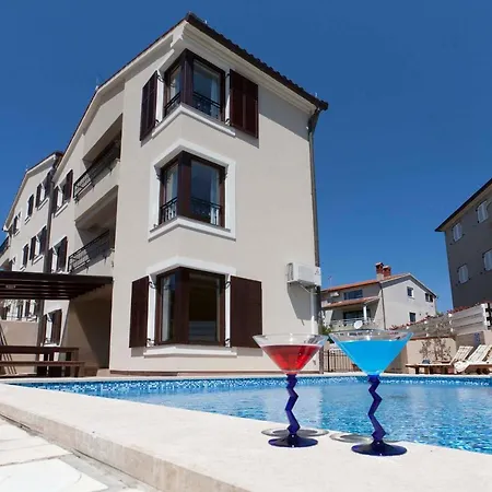 Undina - Luxury House Near Beaches For Big Group *
