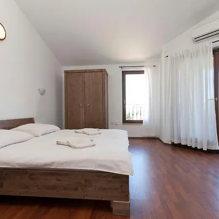 Villa Undina - Luxury House Near Beaches For Big Group Premantura